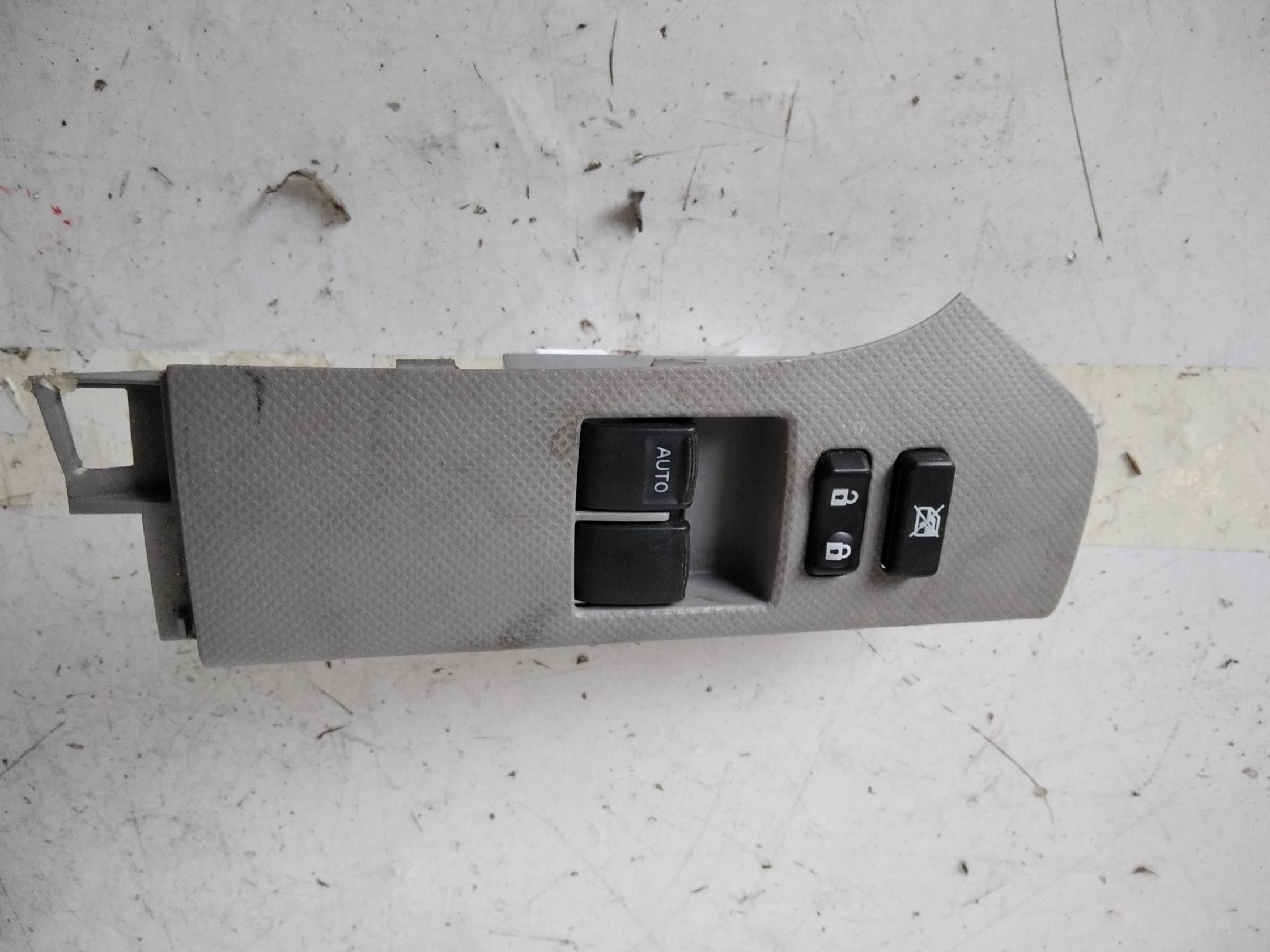 Interruttore alzacristalli porta ant.